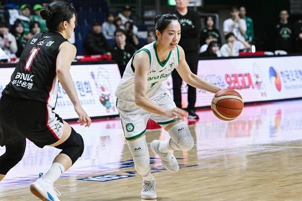 '박소희 결승 3점포' 하나은행, BNK 꺾고 5연승 질주