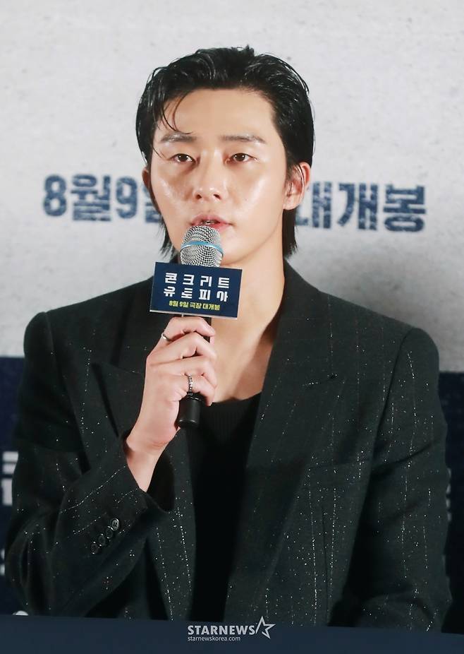 배우 박서준이 31일 오후 서울 롯데시네마 월드타워점에서 진행된 영화 '콘크리트 유토피아'(감독 엄태화) 언론시사회에 참석해 질문에 답하고 있다. /2023.07.31 /사진=이동훈