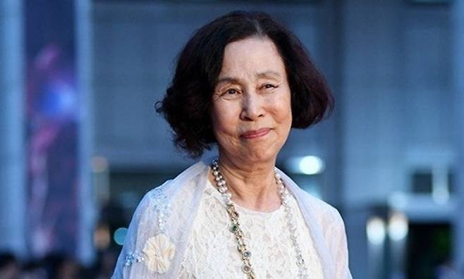 '82세' 손숙, 건강 악화에도…대본 대신 녹음 듣고 대사 암기