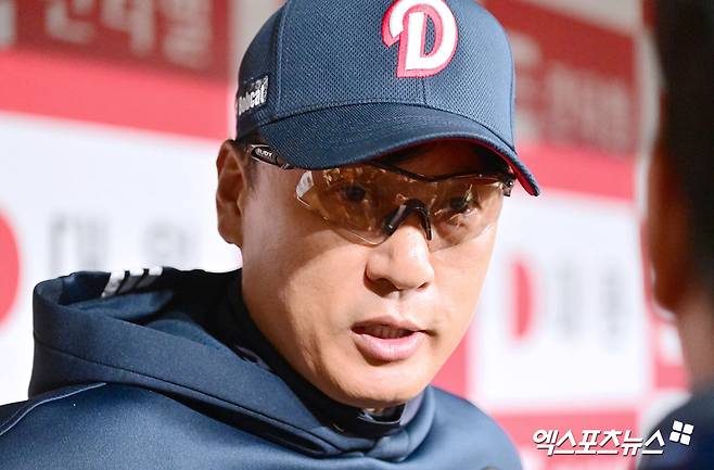 이승엽 전 감독이 2026시즌 요미우리 자이언츠 1군 타격코치 부임을 앞두고 본인 SNS 계정을 통해 새해 다짐을 전달했다. 이 전 감독은 2023시즌 두산 사령탑 부임 뒤 2년 연속 가을야구 진출을 이끌었다. 하지만 이 전 감독은 2025시즌 초반부터 팀 성적 부진이 이어지자 중도 자진 사퇴를 선택했다. 이 전 감독은 지난해 가을 요미우리 가을 캠프에 인스트럭터로 참가한 뒤 정식 코치 제안을 받아 이를 수락했다. 엑스포츠뉴스 DB