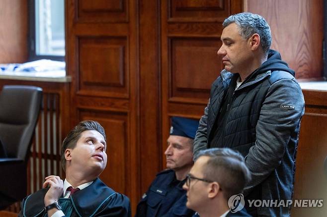 폴란드 법원 출석한 노르트스트림 폭파 용의자 볼로디미르 주라울레우(오른쪽) [AFP 연합뉴스 자료사진. 재판매 및 DB 금지]