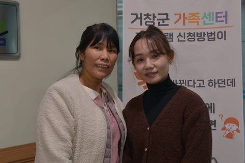 거창에서 필리핀·베트남어 통역을 하는 퍼난데스 제널린(49·왼쪽) 씨와 김토아(38) 씨. 제널린 씨는 필리핀에서 온 계절노동자, 토아 씨는 베트남 결혼이민자 통역을 맡고 있다. / 김태섭 기자