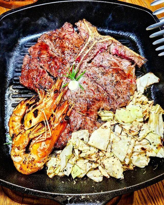 스테이크 조리를 마친 장면(스테이크 전문점 'GOOK SU' 제공)