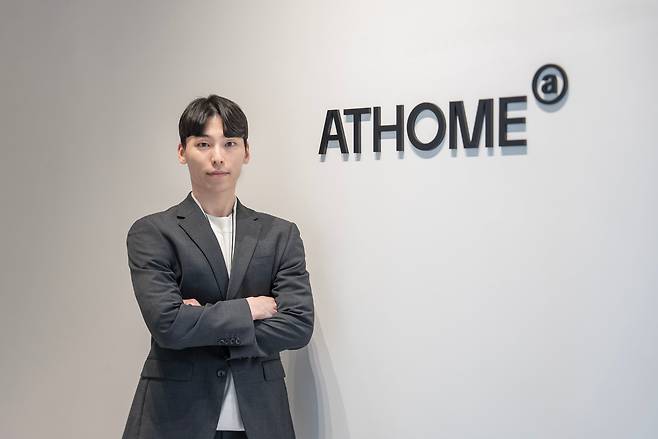 양정호 앳홈 대표는 인터뷰에서 "1인 가구라는 새로운 집의 정의에 맞춰 더 다양한 소형 가전을 내놓겠다"고 말했다. /앳홈