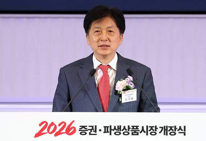 오기형 더불어민주당 코스피5000특위 위원장이 2일 서울 여의도 한국거래소 서울사옥 종합홍보관에서 열린 2026년도 증권·파생상품시장 개장식에서 축사를 하고 있다./뉴스1