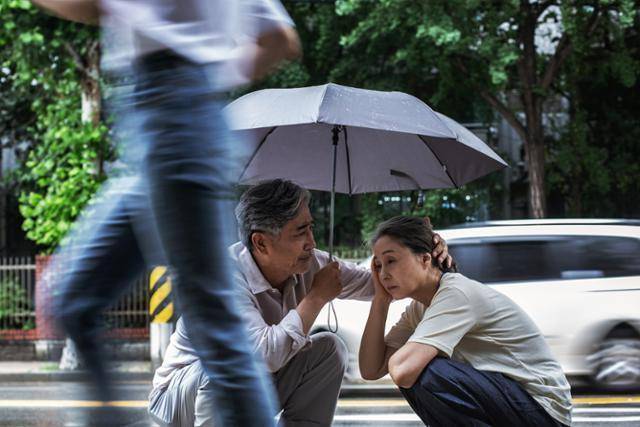 알츠하이머병은 초기에는 주로 단기 기억력 저하를 호소하다가 몇 년에 걸쳐 언어기능이나 판단력 등 다른 인지기능에 이상이 동반되며 결국 뇌의 모든 기능에 영향을 미치게 된다. 게티이미지뱅크