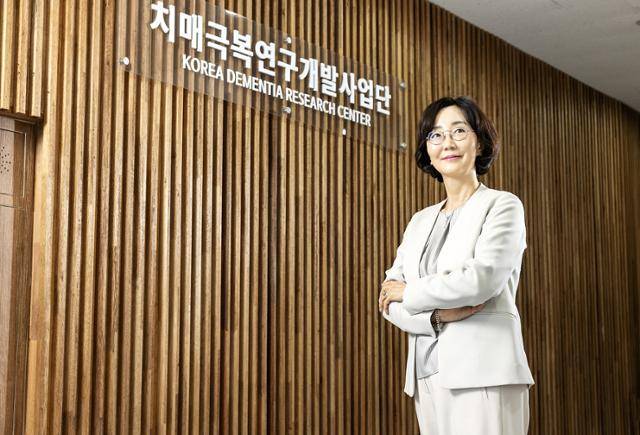 알츠하이머병의 세계적 권위자로 꼽히는 묵인희 서울대 교수는 최근 장 건강이 뇌에 미치는 영향에 대한 연구에 집중하고 있다. 서울대 제공