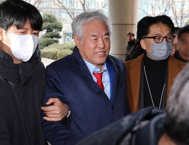 ▲ 사랑제일교회 전광훈 목사가 15일 서울서부지방법원에서 열린 구속적부심 심문에 출석하고 있다. 연합뉴스