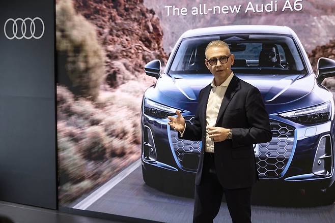 Audi Korea Executive Director Steve Cloete speaks during a media roundtable held at Audi showroom in Gangnam-gu, southern Seoul on Thursday. (Audi Korea)