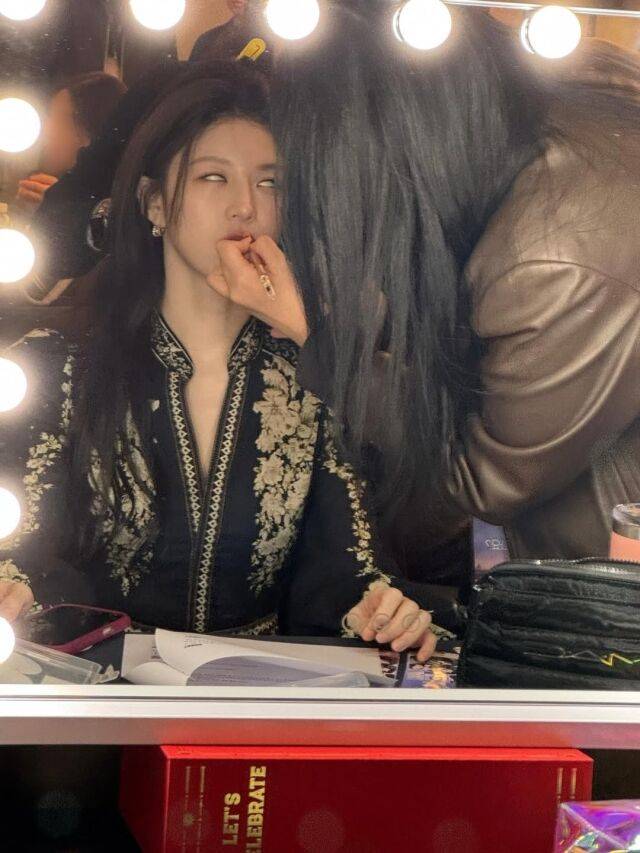 고윤정이 우아함과 유쾌함을 넘나드는 반전 매력을 뽐냈다. / 고윤정 인스타그램