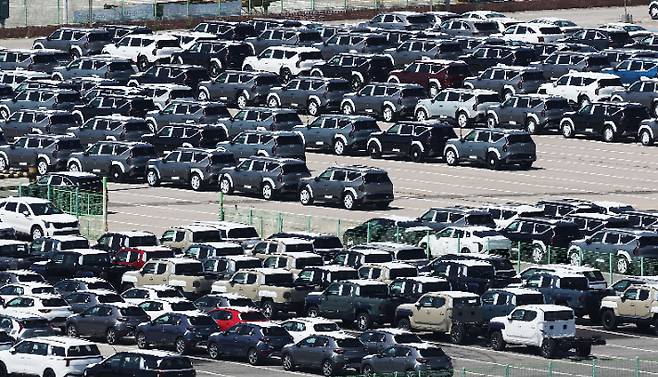 수출용 자동차들. 연합뉴스