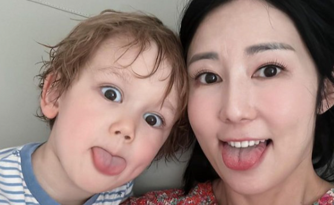 방송인 사유리와 아들 젠. 사유리 인스타그램