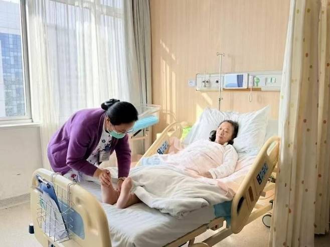 추모씨가 출산 뒤 병실에서 회복하고 있는 모습. 어우리장자강 캡처
