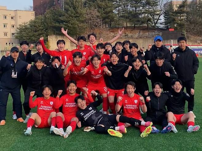 ▲ 수성대가 승부차기 혈투를 벌여 예원예술대를 꺾고 16강 진출에 성공했다. ⓒ한국대학축구연맹