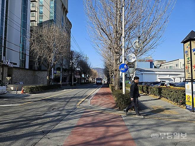 전남 순천시 조곡동의 한 자전거전용도로. 차로를 줄여 자전거도로를 만든 모습이 인상적이다. 이삼섭기자 seobi@mdilbo.com