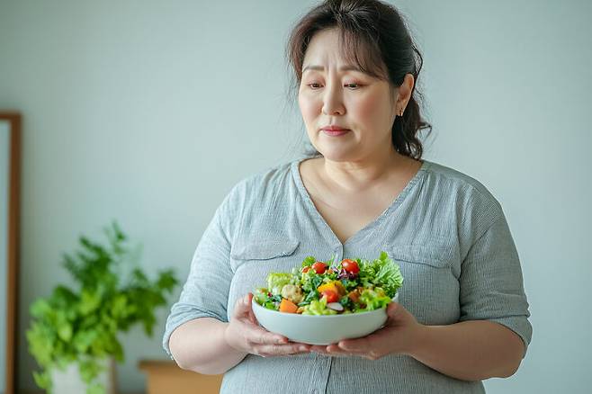 나이 들면서 늘어나는 체중, 특히 뱃살을 줄이려면 식이 섬유가 풍부한 식품을 충분히 섭취해야 한다. 사진=클립아트코리아