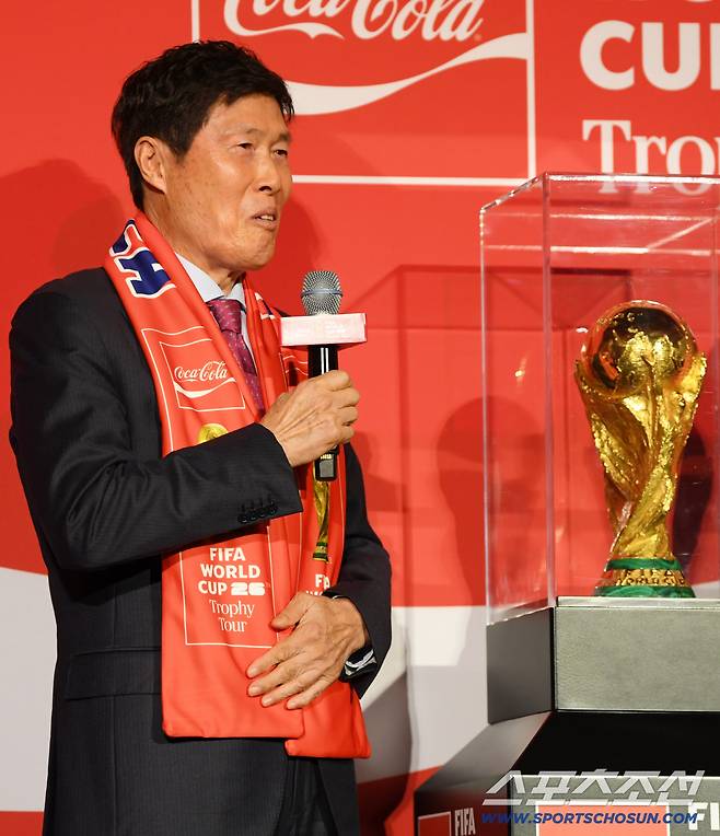 FIFA 월드컵 트로피 투어 미디어 간담회가 16일 서울 용산구 한강로동 CGV용산아이파크몰에서 열렸다. 차범근이 인터뷰를 하고 있다. 용산=박재만 기자 pjm@sportschosun.com/2026.01.16/