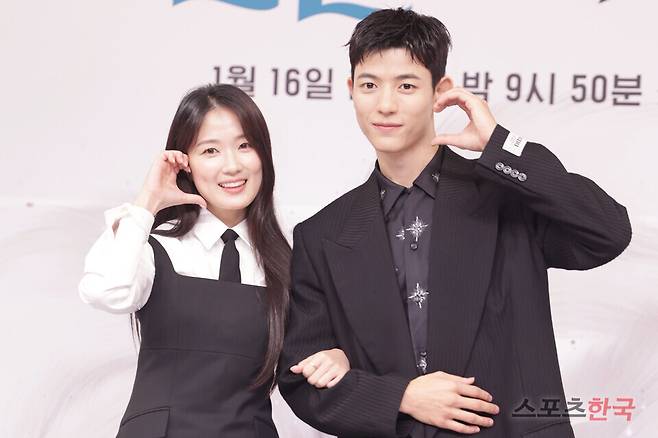 SBS 새 금토드라마 '오늘부터 인간입니다만' 제작발표회에 참석한 김혜윤, 로몬. 2026.1.16 ⓒ이혜영 기자 lhy@hankooki.com