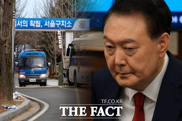 윤석열 전 대통령이 지난 1월 내란 우두머리 혐의로 구속돼 서울구치소에 수감돼 있었을 당시 교정 직원 7명이 윤 전 대통령의 수발을 들었다는 폭로글이 나오자 법무부가 감찰에 착수했다. /더팩트DB