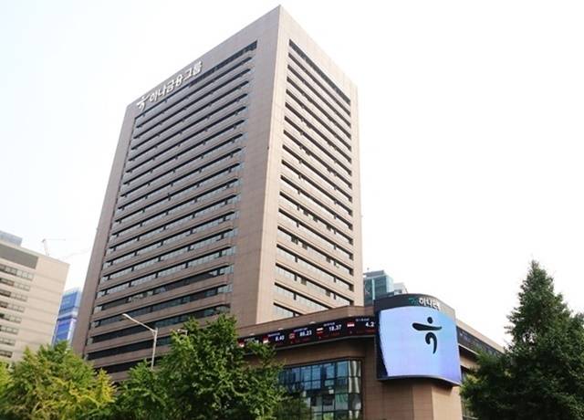 16일 금융권에 따르면 하나금융은 최근 BNK금융, iM금융, SC제일은행, OK저축은행 등과 다자 계약을 맺고 원화 스테이블 코인 대응을 위한 컨소시엄을 구성했다. /하나금융그룹