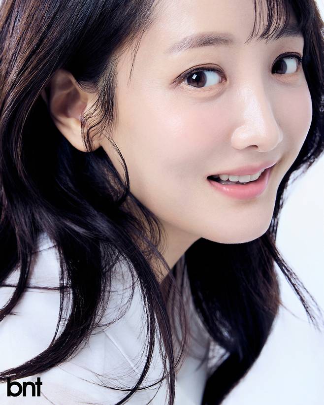사강 블라우스는 re rhee(리이) 제품