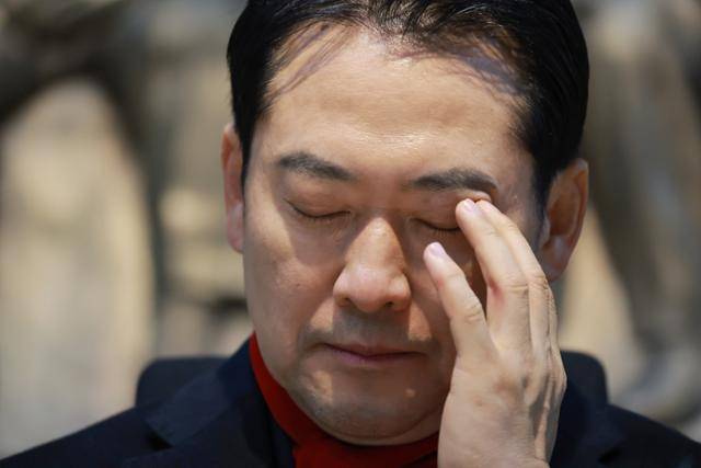 국민의힘 장동혁 대표가 15일 국회 로텐더홀에서 통일교의 정치권 로비 의혹, 공천헌금 의혹과 관련한 특검법 수용을 촉구하며 단식 농성하고 있다. 연합뉴스