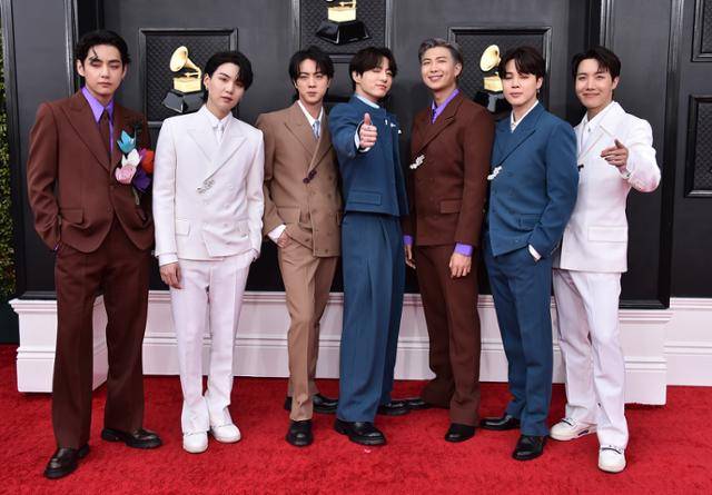 2022년 4월 3일 미국 네바다주 라스베이거스에서 열린 제64회 그래미 시상식에 참석한 BTS. 라스베이거스= AP 연합뉴스