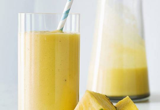 미국 건강매체 이팅웰(EatingWell)은 지난 8일 영양사들의 의견을 종합해 스무디에 잘 어울리는 과일 여섯 가지를 소개했다./사진=클립아트코리아