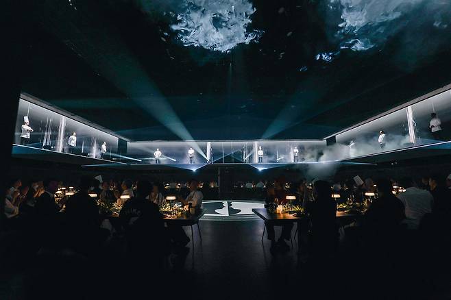 '흑백요리사' 시즌 2에 선 백수저는 총 18명이였다. 이후 숨겨져있었던 백수저 두명이 등장했다. 사진 넷플릭스