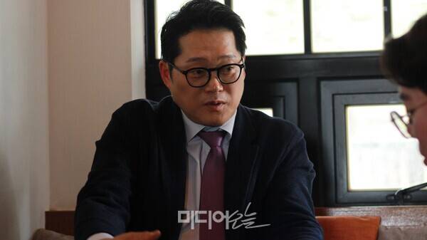 ▲ 지난 15일 서울역 인근 카페에서 미디어오늘과 인터뷰하고 있는 박성태 앵커. 사진=박서연 기자