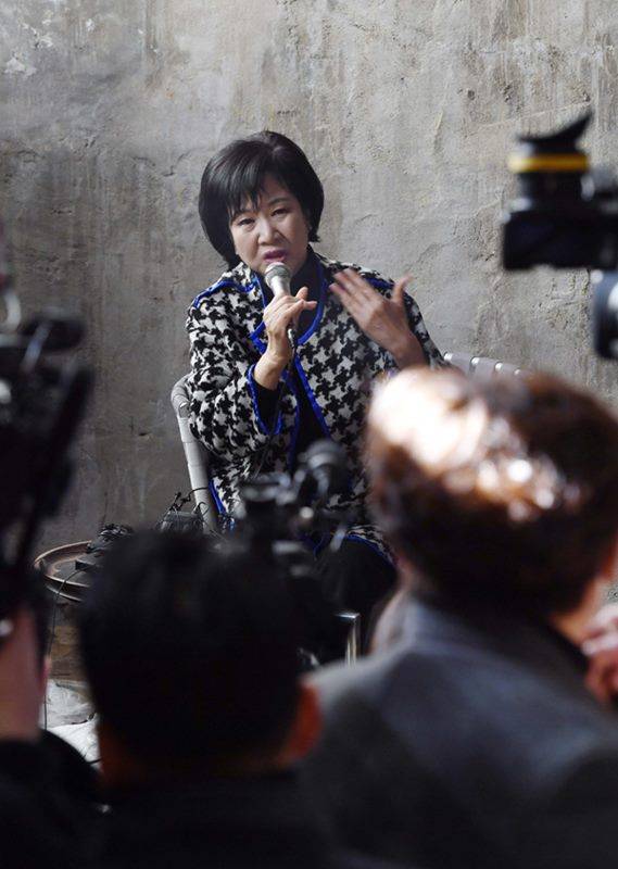 ▲ 목포 근대역사문화공간 내 부동산 투기 의혹을 받는 손혜원 의원이 2019년 1월23일 목포 현장에서 해명 기자회견을 하고 있다. ⓒ연합뉴스