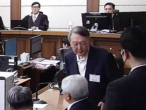 1심 징역 5년, 굳은 표정으로 퇴장하는 윤석열 전 대통령 [서울중앙지법]