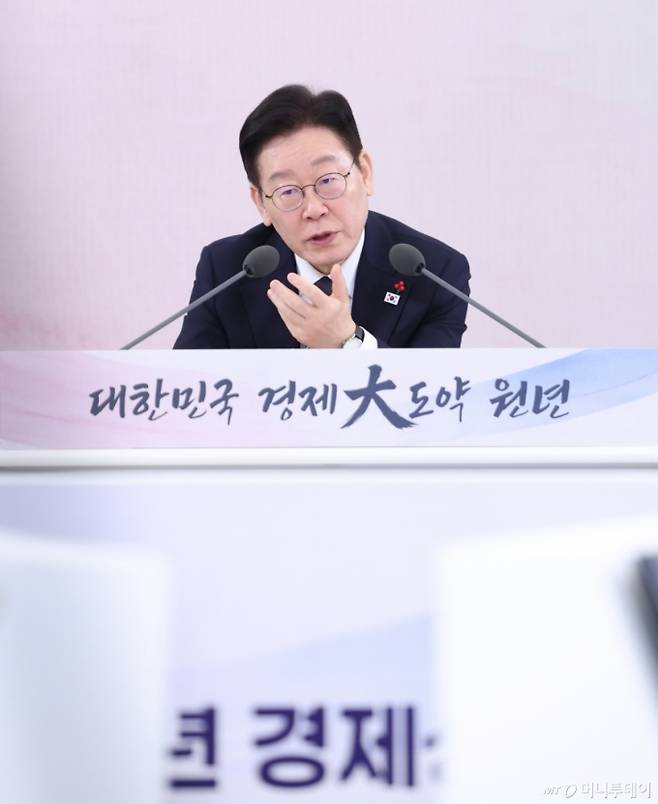[서울=뉴시스] 최동준 기자 = 이재명 대통령이 9일 청와대에서 열린 경제성장전략 국민보고회에서 발언하고 있다. (청와대통신사진기자단) 2026.01.09. photocdj@newsis.com /사진=