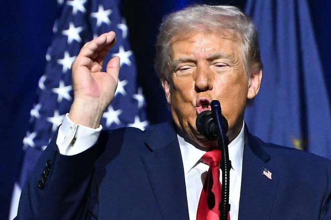 도널드 트럼프 미국 대통령이 13일(현지시간) 미시간주 디트로이트의 디트로이트 경제 클럽에서 연설하고 있다. [AFP]