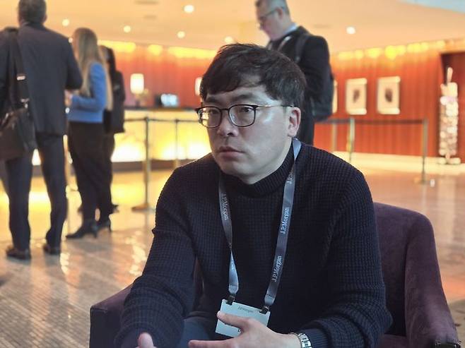 [샌프란시스코=뉴시스] 이승주 기자 = 이슬기 디앤디파마텍 대표가 지난 14일(현지 시간) 미국 샌프란시스코 'JP모건 헬스케어 콘퍼런스' 행사장 인근에서 기자들과 인터뷰를 진행하고 있다. 2026.01.16. heyjude@newsis.com *재판매 및 DB 금지