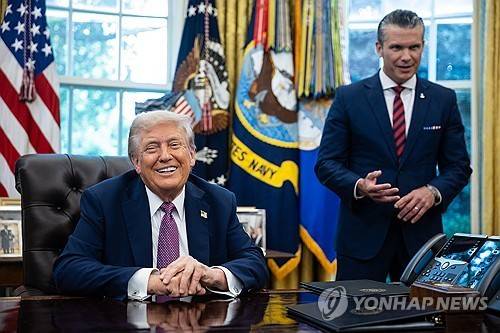 미국 트럼프 대통령과 헤그세스 국방장관 [워싱턴DC UPI=연합뉴스 자료사진 제공]