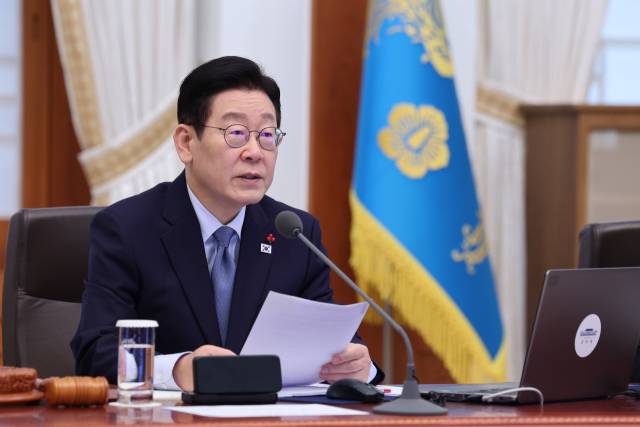이재명 대통령이 15일 청와대에서 열린 수석보좌관회의에서 발언하고 있다. 연합뉴스
