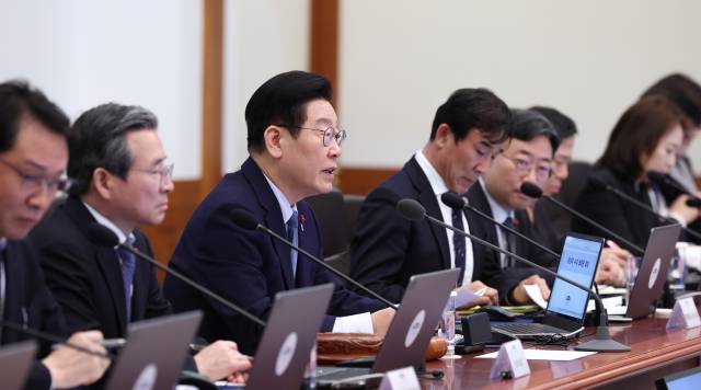 이재명 대통령이 15일 청와대에서 열린 수석보좌관회의에서 발언하고 있다. 연합뉴스