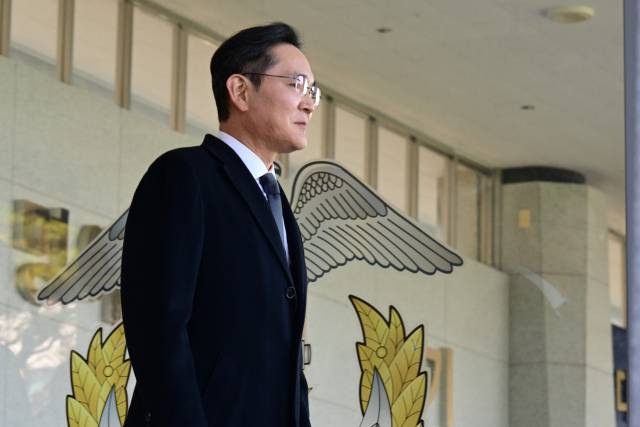 이재용 삼성전자 회장이 지난해 11월 28일 경남 창원시 진해구 해군사관학교에서 열린 '제139기 해군사관후보생 임관식'에 참석하고 있다. 연합뉴스
