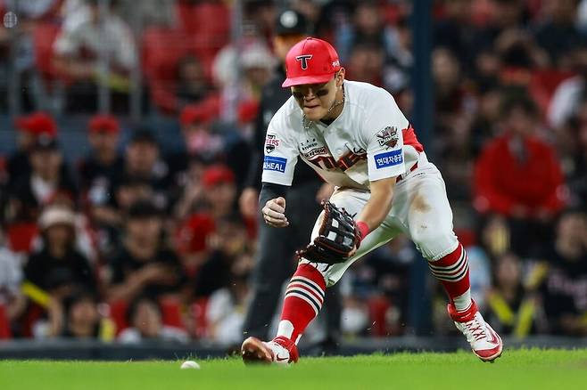 ▲ 박찬호의 이적으로 주전 유격수가 빈 KIA는 데뷔 후 주로 3루를 본 김도영의 유격수 가능성을 타진할 전망이다 ⓒKIA타이거즈