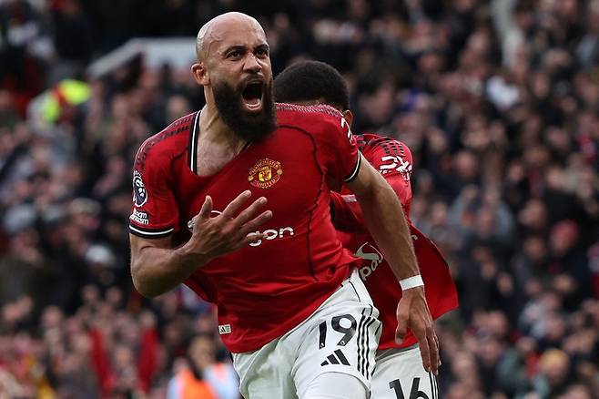 [PL 22R] 아모림 경질 효과? '압도적인 경기력' 맨유, 음뵈모-도르구 연속골로 맨시티 2-0 완파→캐릭 체제 첫 승 신고