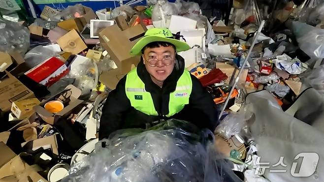 충주시 유튜브에 올라온 '쓰레기, 이대로 좋은가' 영상(충주시 제공) ⓒ 뉴스1