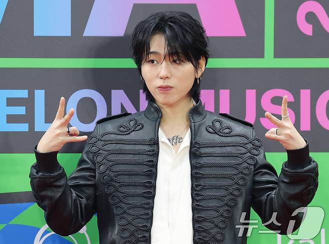 가수 지코가 20일 서울 구로구 고척스카이돔에서 열린 '2025 멜론뮤직어워드(MMA2025)' 레드카펫 행사에 참석해 포즈를 하고 있다. 2025.12.20/뉴스1 ⓒ News1 권현진 기자