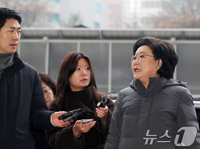 이혜훈 기획예산처 장관 후보자가 16일 오전 서울 중구 예금보험공사에 마련된 인사청문회 준비 사무실로 출근하고 있다. 2026.1.16/뉴스1 ⓒ News1 황기선 기자