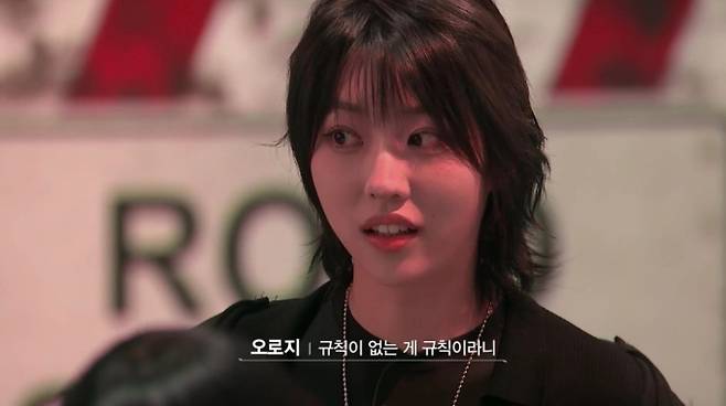 티빙 오리지널 <쇼미더머니12: 야차의 세계>는 탈락 래퍼들이 정해진 룰 없는 극한의 랩 배틀을 통해 생존을 겨루고, 최후의 3인이 <쇼미더머니12>로 복귀하는 히든 규칙을 중심으로 전개되는 힙합 서바이벌이다. 지코·크러쉬, 그레이·로꼬, 박재범 등 프로듀서 군단과 호미들, 루피, 행주 등 실력파 마스터들이 합류해 기대를 높이며, 연합과 배신, 전략이 난무하는 치열한 배틀 속에서 명승부가 예고된다. <쇼미더머니12>의 또 다른 세계관을 확장한 <야차의 세계>는 오늘(17일) 낮 12시 티빙에서 첫 공개된다. ‘쇼미더머니12 야차의 세계’ 오늘 첫 공개 (사진=티빙)