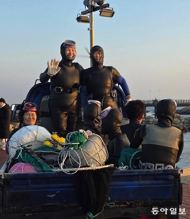 경북의 해녀들.