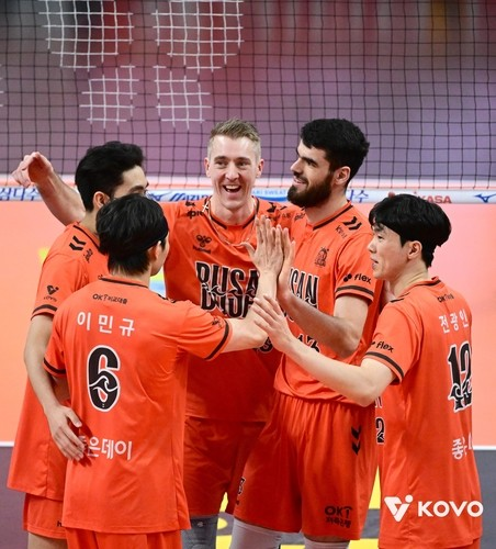 2시간 50분 혈투 끝 대역전...OK저축은행, 삼성화재 3-2 제압