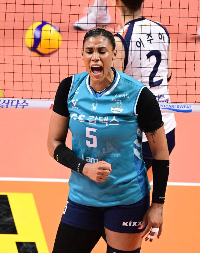 실바가 득점에 성공한 뒤 포효하고 있다 / 한국배구연맹(KOVO)