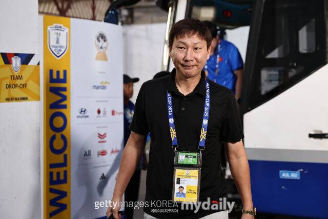 '중동팀 또 이겼다'…김상식 감독의 베트남, UAE 격파하고 4강 진출