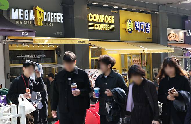 사진은 서울 시내의 저가 커피 매장 모습. 기사 내용과 무관 [연합]